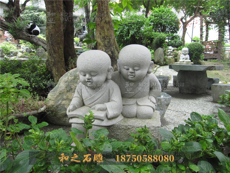 日本街边小沙弥石雕