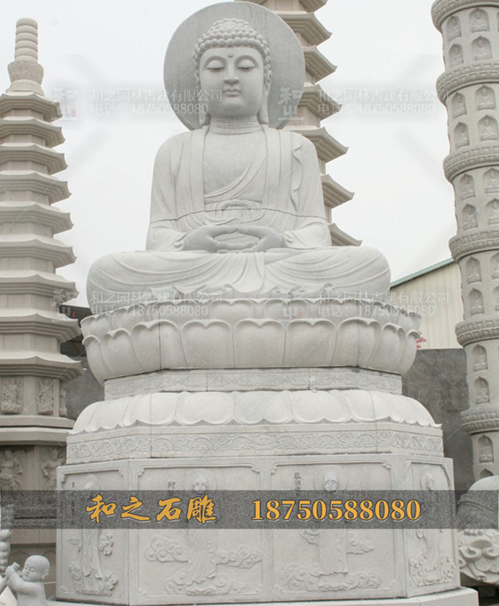 广场上释迦牟尼佛坐像