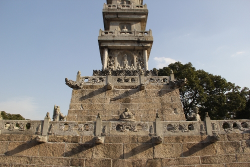 石雕多宝塔