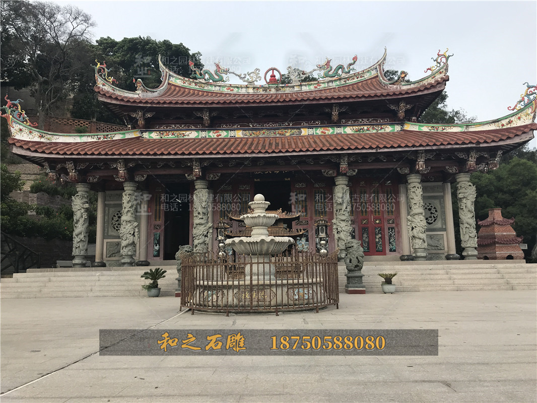 寺庙石雕龙柱
